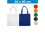 Bolsa Eco Plana
CÓDIGO: CCE9 	
Bolsa Ecológica Plana en Tela TNT, 100% reciclable y reutilizable. Cuenta con 2 asas largas de 58 cm c/u aprox.
• Tamaño: 36 x 40 cm
• Colores: Blanco (01), Azul (02), Rojo (03), Naranjo (04), Verde (06), Negro (08), Beige (09).
• Impresión: Serigrafía.