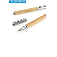 Roller Pen Bamboo / Metal
CÓDIGO: CCB40
Roller Pen Ejecutivo de Madera de Bamboo con tapa metálica satinada, tinta negra.
• Tamaño: 13.5 x Ø 1.1 cm.
• Peso: 16.8 grs.
• Colores: Madera (12).
• Impresión en: Serigrafía, Grabado Láser.