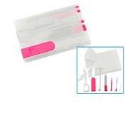 Card Tool Manicure Set
CÓDIGO: CCB0
Set de Manicure Card Tool 7 funciones. Tamaño tarjeta de crédito.
• Tamaño: 8.1 x 5.5 x 0.5 cm. (cerrado).
• Color: Blanco frozen con detalles fucsia (31).
• Impresión en: Serigrafía.