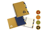 Cuaderno Eco Tapa Dura
CÓDIGO: CCN26 	
Cuaderno Ecológico con Tapas Duras de Cartón Reciclado 650gsm, 70 hojas interiores lineadas y anillado metalico doble cero. Incluye Bolígrafo Ecológico y logo "Reciclable" troquelado en la tapa.
• Tamaño: 13 x 18 x 1.2 cm. aprox.
• Colores: Natural/Azul (02), Natural/Rojo (03), Natural/Naranjo (04), Natural/Verde (06), Natural/Negro (08).
• Impresión en: Serigrafía - Tampografía.