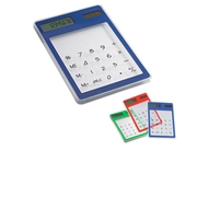 Calculadora Solar Traslúcida
CÓDIGO: CCT9 	
Calculadora Solar Traslúcida de Escritorio.
• Tamaño: 12 x 8 x 0.6 cm.
• Colores: Azul (02), Rojo (03), Verde (06).
• Impresión en: Serigrafía.